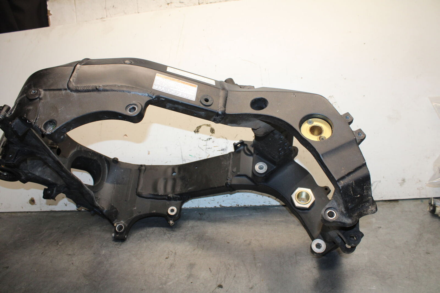 05-06 SUZUKI GSXR1000 FRAME CHASSIS BB677