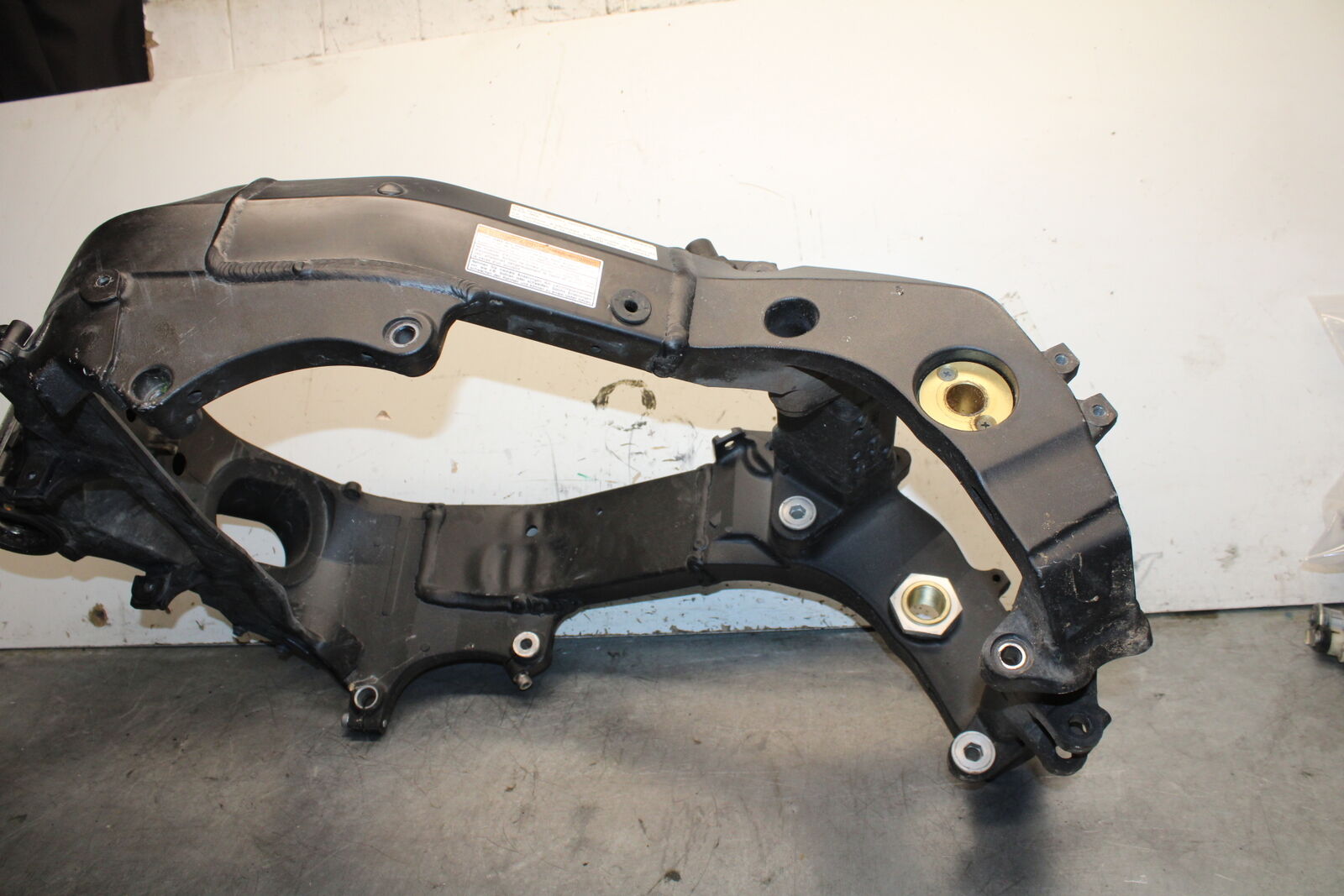 05-06 SUZUKI GSXR1000 FRAME CHASSIS BB677