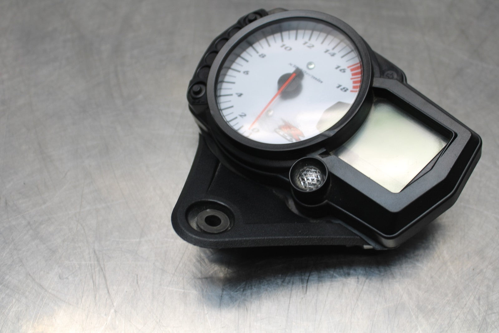 06-07 SUZUKI GSXR 600 SPEEDO GAUGES DISPLAY CLUSTER SPEEDOMETER TACHOMETER BB178