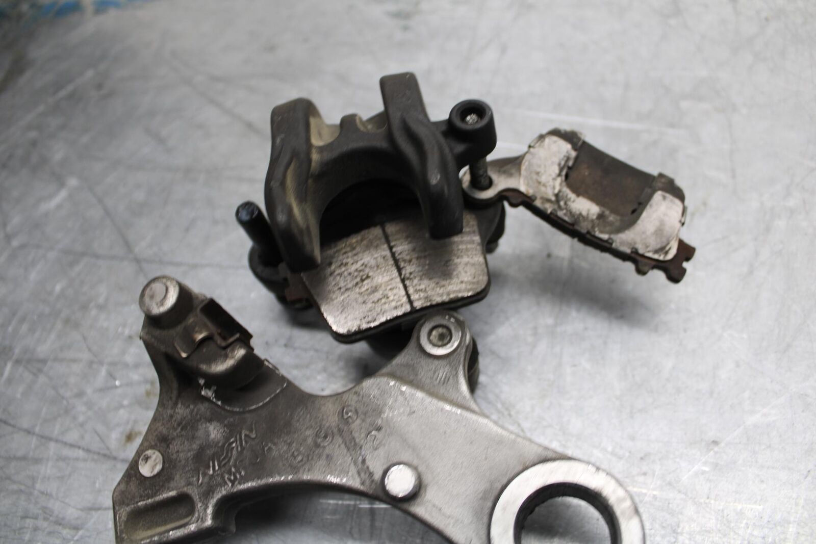 09-12 HONDA CBR600RR REAR  BRAKE CALIPER W MOUNT BRACKET 43150-MFJ-A51 BB450