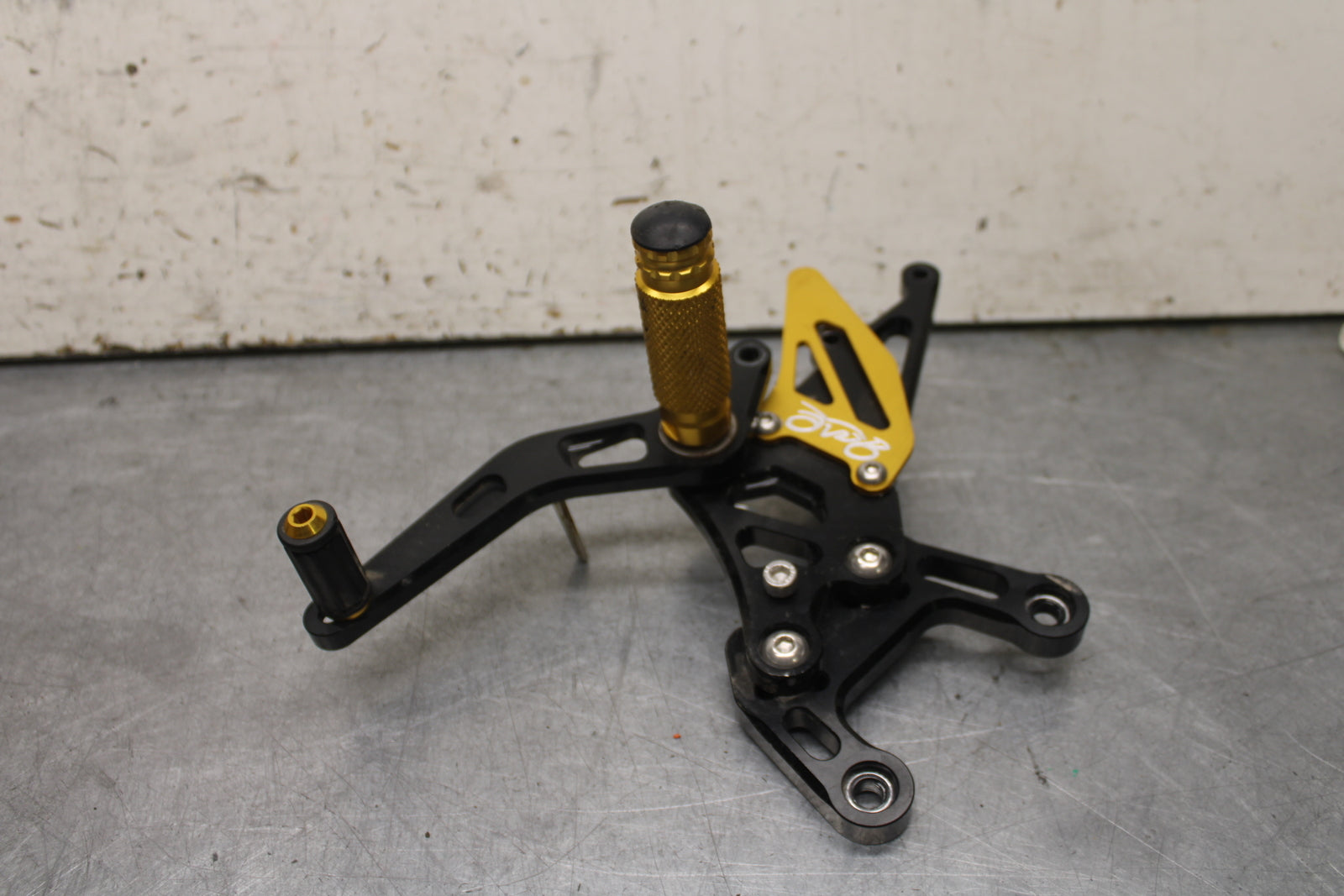 09-14 YAMAHA YZF R1 AFTERMARKET RIGHT REARSET REAR SET FOOT PEG REST STOP BB696