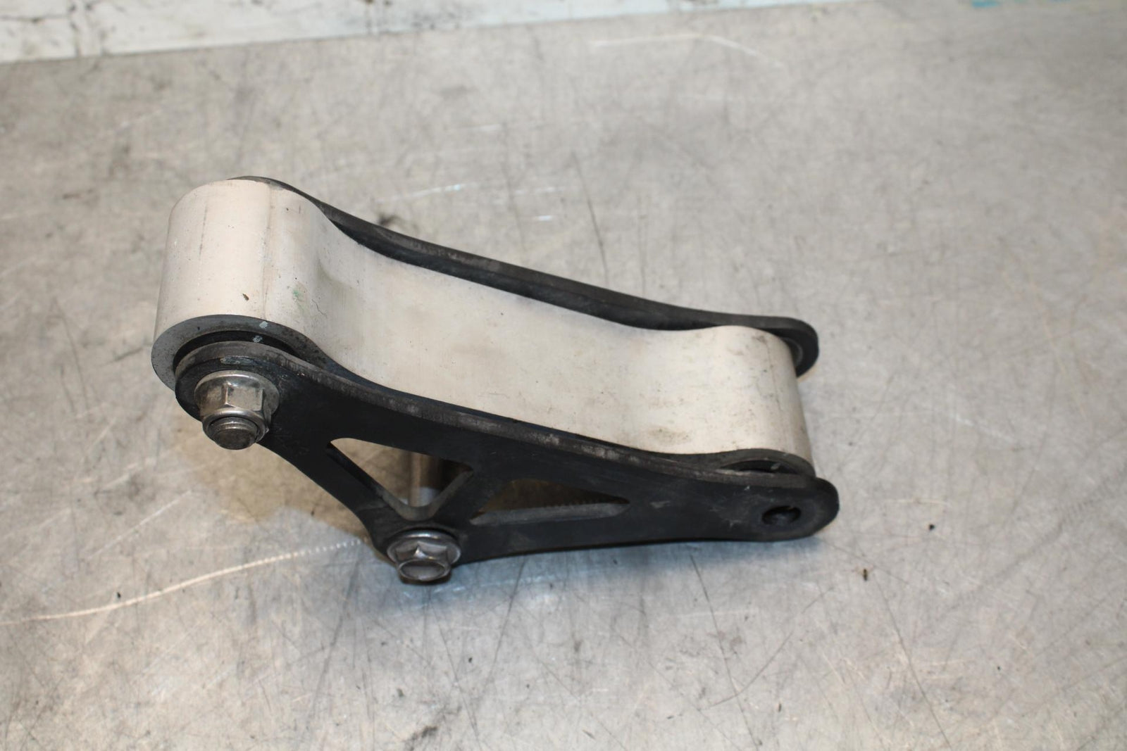 17 KAWASAKI Z900 ZR900 REAR DOGBONE SHOCK LINKAGE LINK BB549