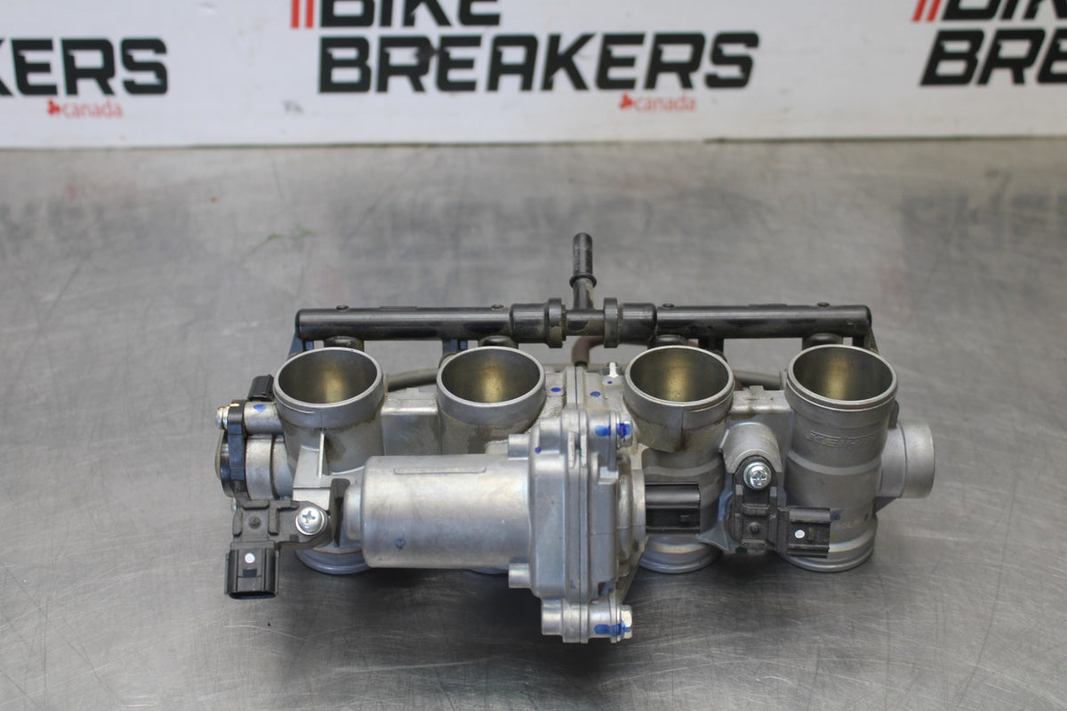 23-26 KAWASAKI NINJA ZX4RR MAIN FUEL INJECTORS / THROTTLE BODIES BB898