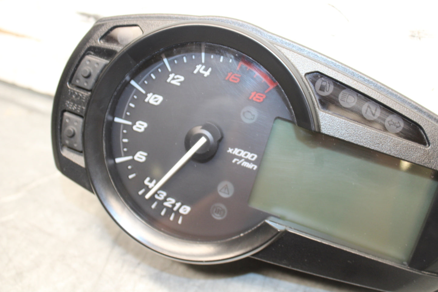 13-18 KAWASAKI NINJA ZX6R SPEEDO TACH GAUGES DISPLAY CLUSTER SPEEDOMETER BB666