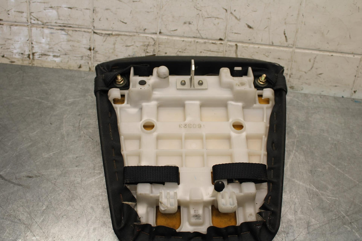 2000 Yamaha YZF R6 REAR BACK PASSENGER TANDEM SEAT PAD SADDLE PILLION BB558