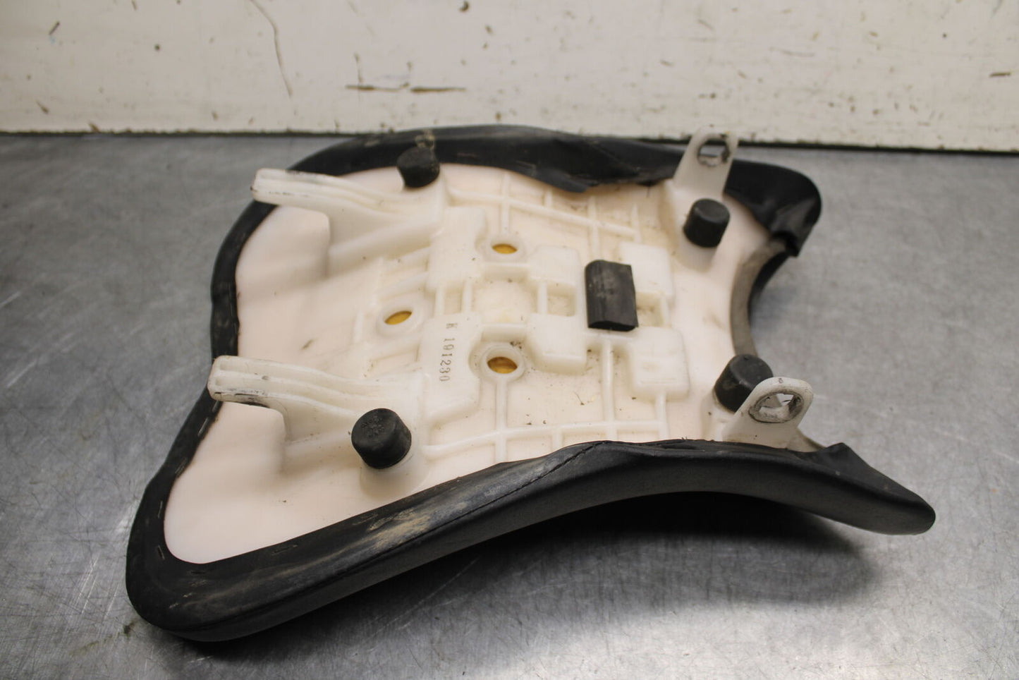 06-07 SUZUKI GSXR750 FRONT DRIVERS SEAT PAD SADDLE PILLION 45100-01H00-6BY BB670