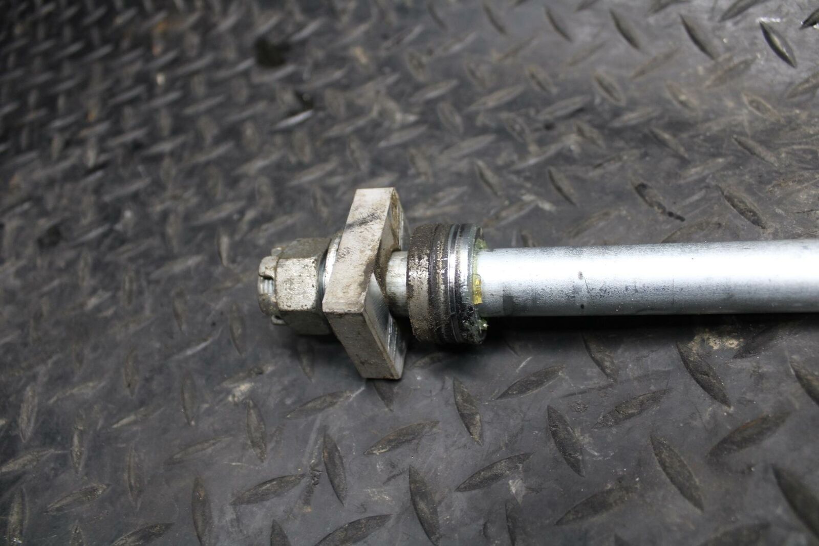 12-17 KAWASAKI NINJA 650 REAR AXLE BACK WHEEL RIM PIVOT  41068-0054 BB211