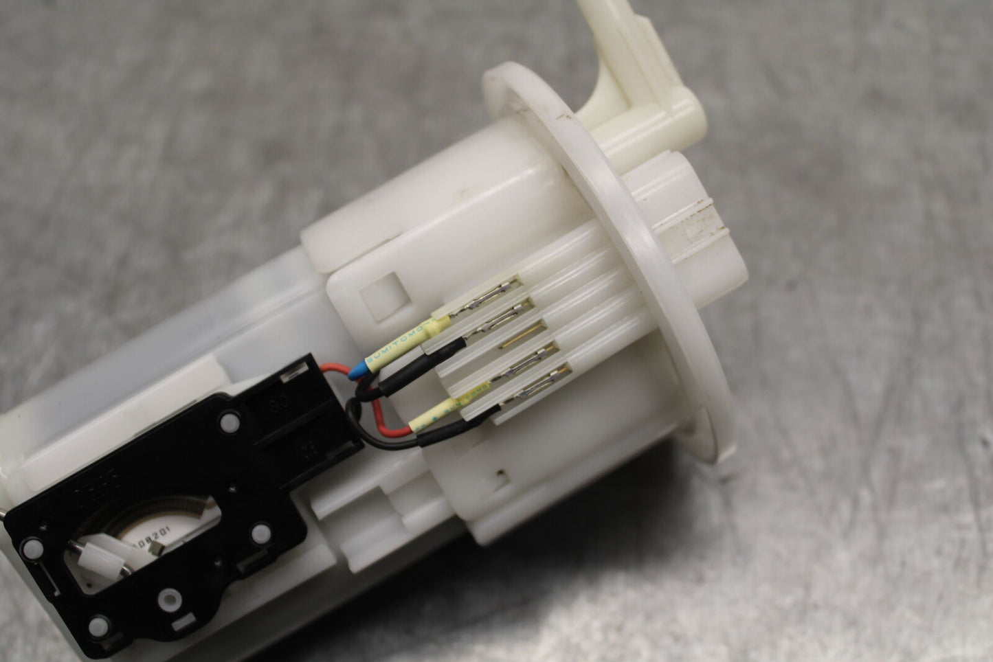 22-24 YAMAHA XSR900 FUEL PUMP GAS PETROL SENDER UNIT BB710