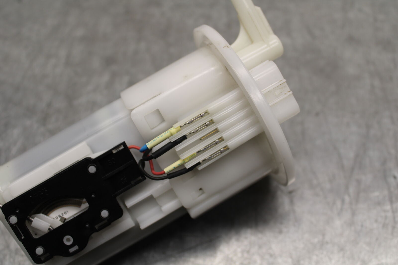 22-24 YAMAHA XSR900 FUEL PUMP GAS PETROL SENDER UNIT BB710
