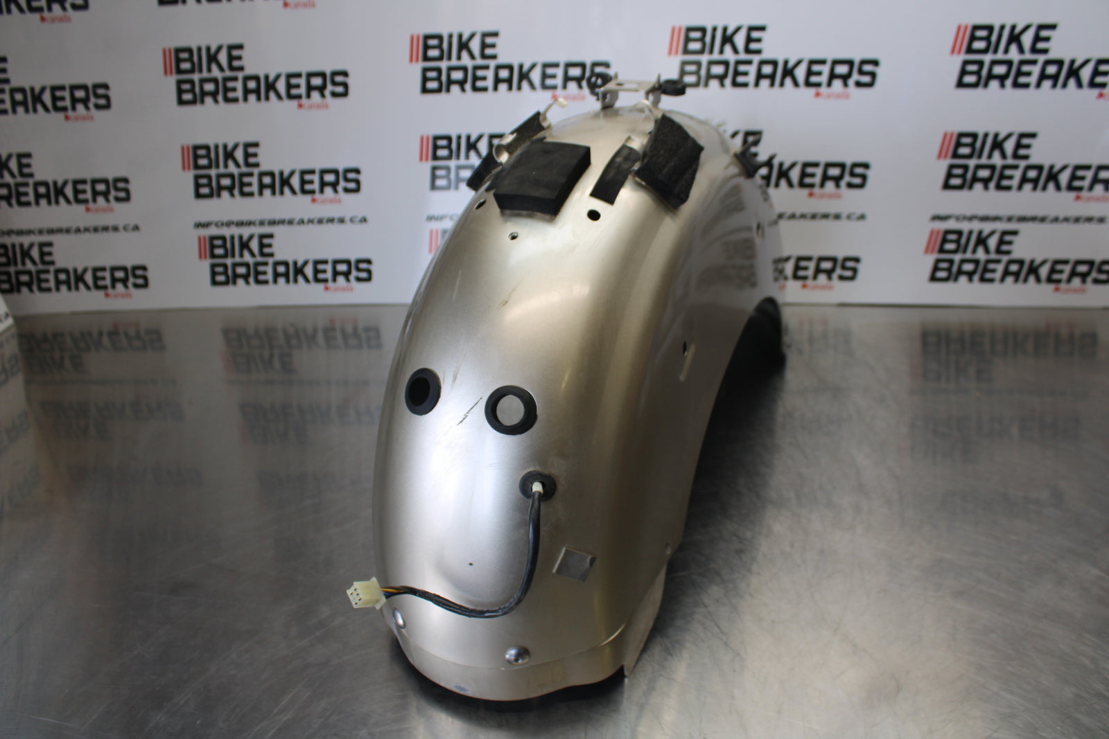 09 YAMAHA ROYAL STAR XVZ1300TF VENTURE REAR BACK WHEEL FENDER MUD GUARD BB151