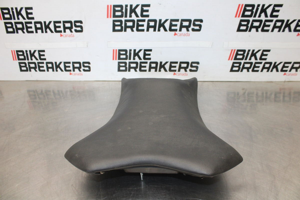 24-25 KAWASAKI NINJA 500 ABS FRONT DRIVERS SEAT PAD SADDLE PILLION BB899