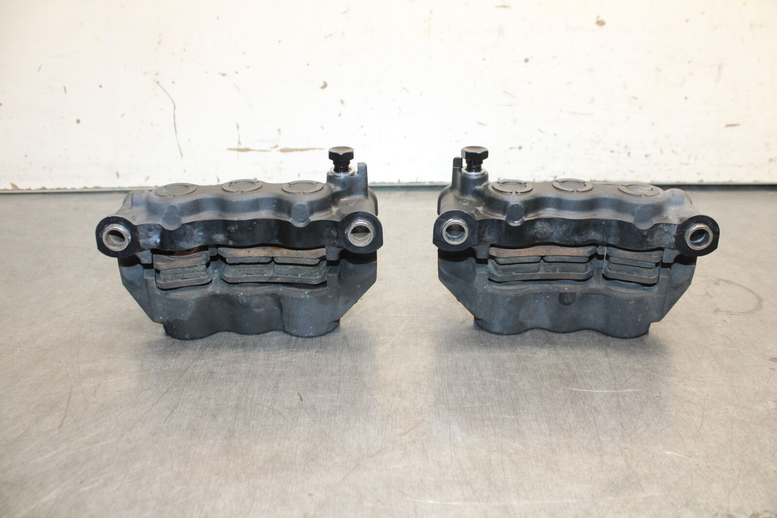 07-08 YAMAHA YZF R1 RIGHT LEFT FRONT BRAKE CALIPER SET PAIR CALIPERS BB675
