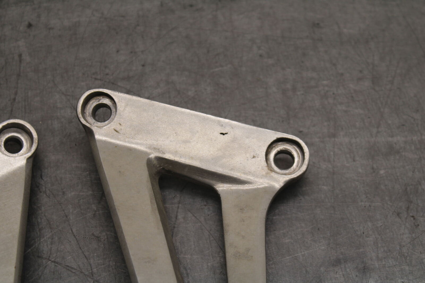 08 HONDA CBR125R REAR BACK PASSENGER PEG SET PAIR BB114
