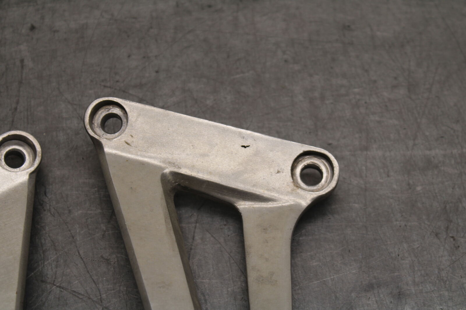 08 HONDA CBR125R REAR BACK PASSENGER PEG SET PAIR BB114