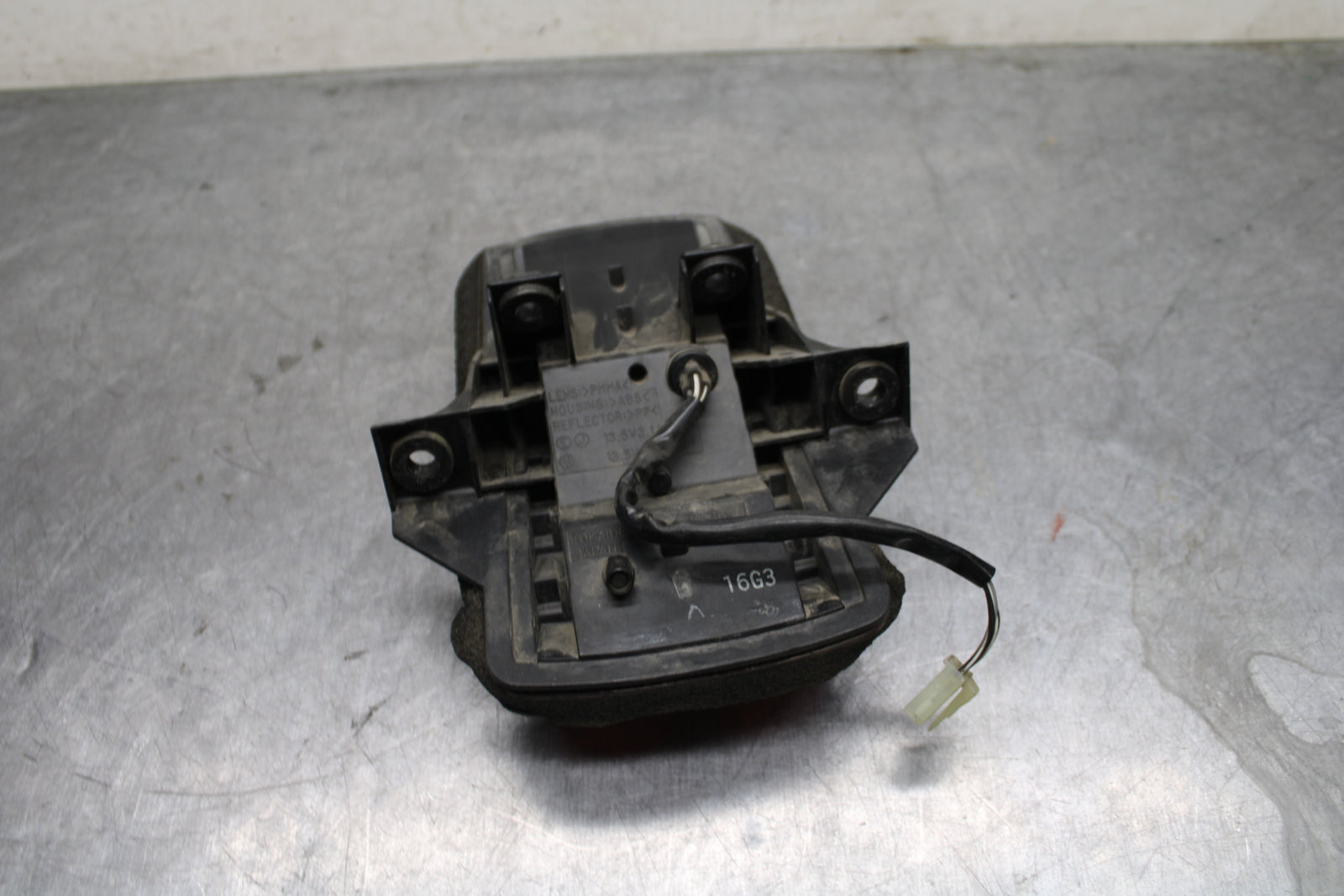 03 SUZUKI SV650S REAR TAIL TAILLIGHT BACK BRAKE LIGHT BB130