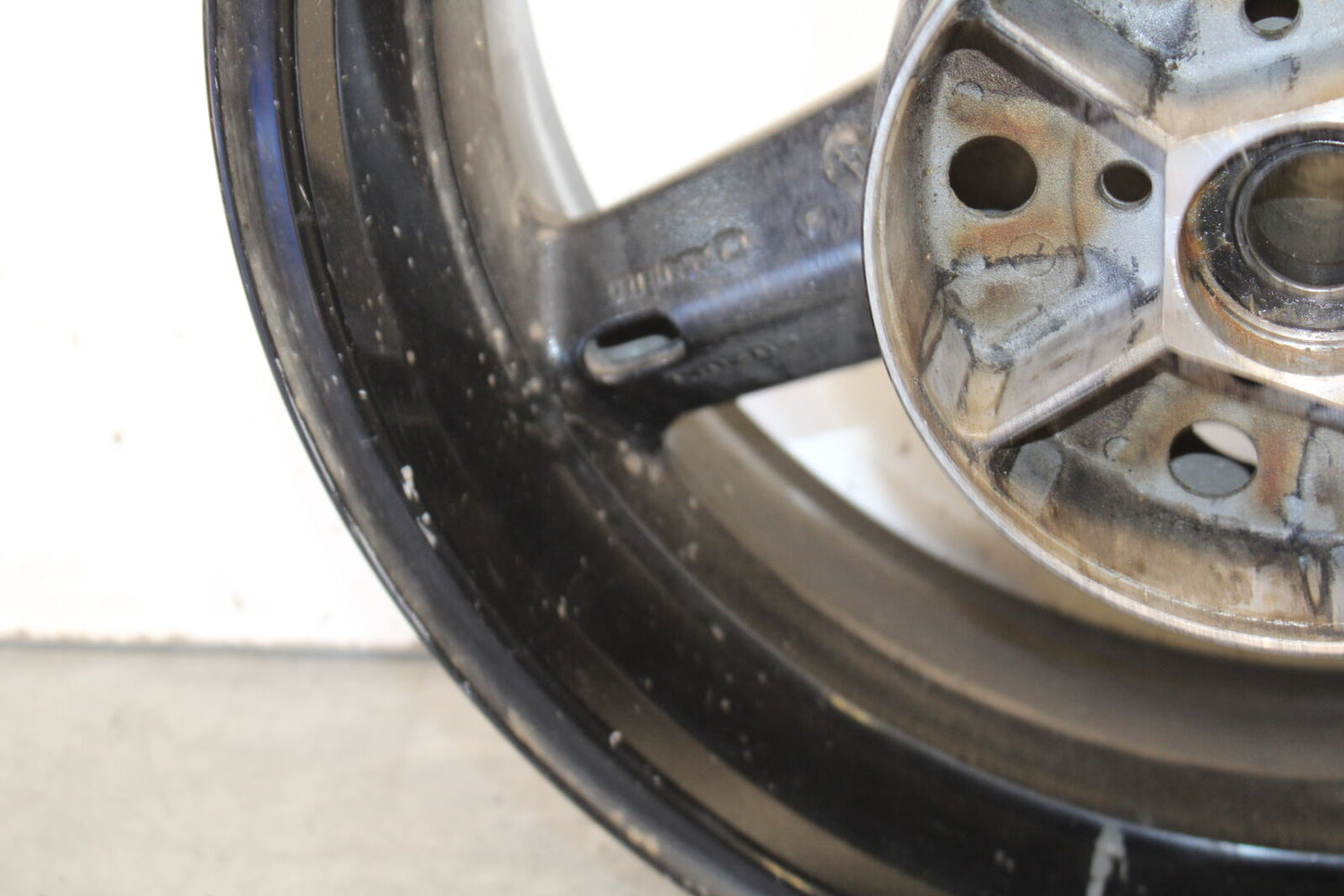 05-06 SUZUKI GSXR1000 REAR WHEEL BACK RIM BB677