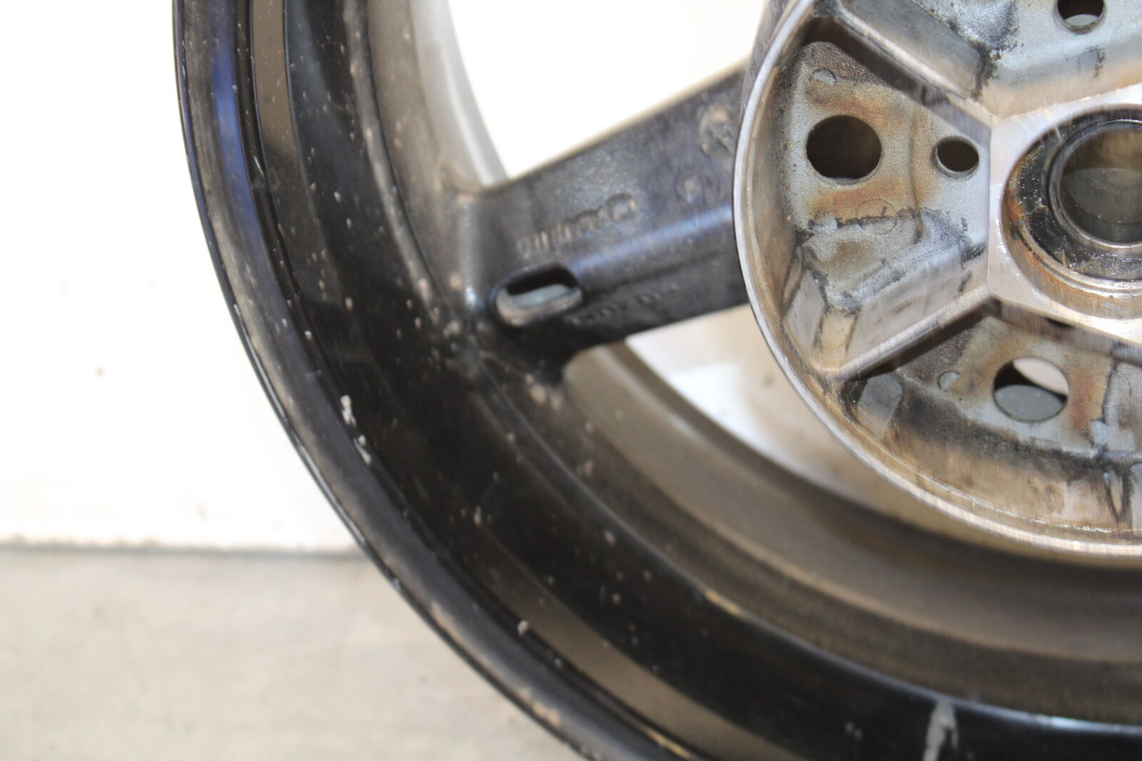 05-06 SUZUKI GSXR1000 REAR WHEEL BACK RIM BB677