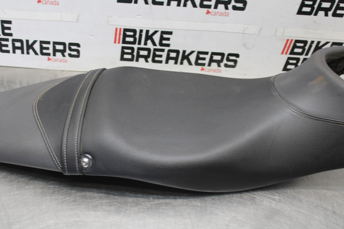12 TRIUMPH STREET TRIPLE R FRONT REAR SEAT SADDLE BB914