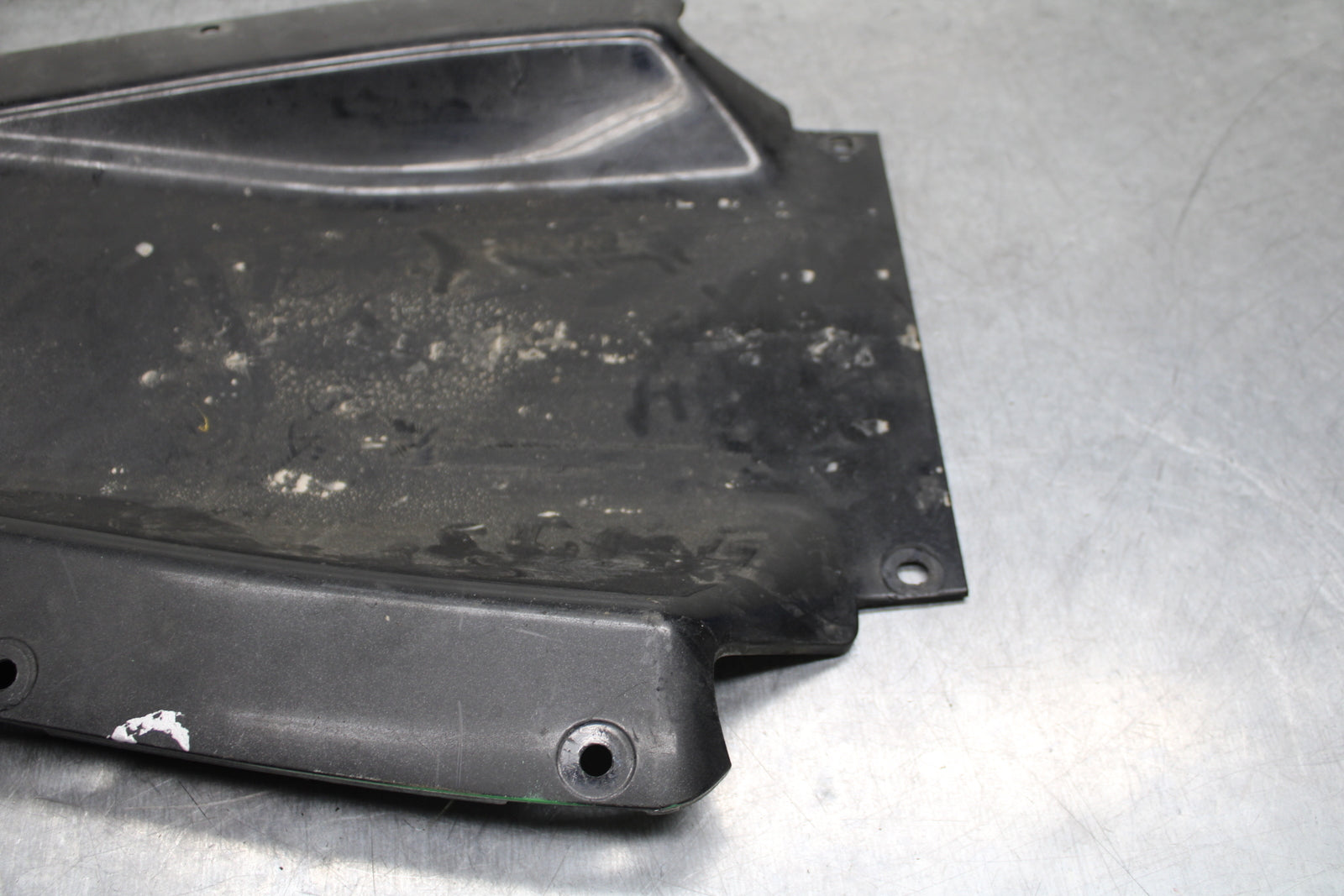 03-05 YAMAHA YZF R6  REAR BACK TAIL UNDERTAIL FAIRING COWL FENDER BB751