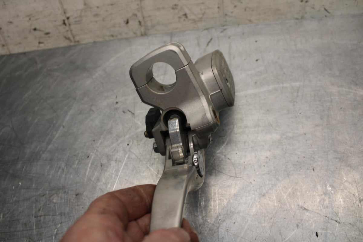 06-09 SUZUKI M109R BOULAVARD FRONT BRAKE MASTER CYLINDER BB501