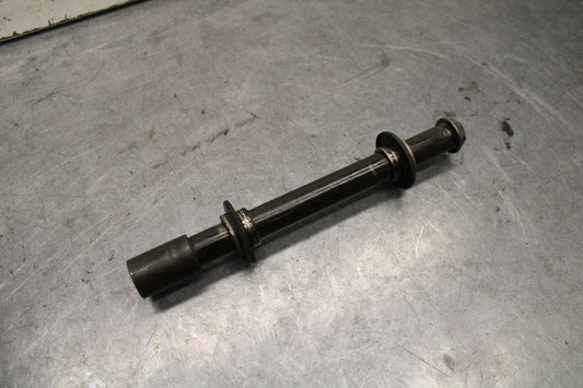 04-06 YAMAHA YZF R1 FRONT WHEEL RIM AXLE PIVOT BOLT 2C0-25181-00-00 BB659