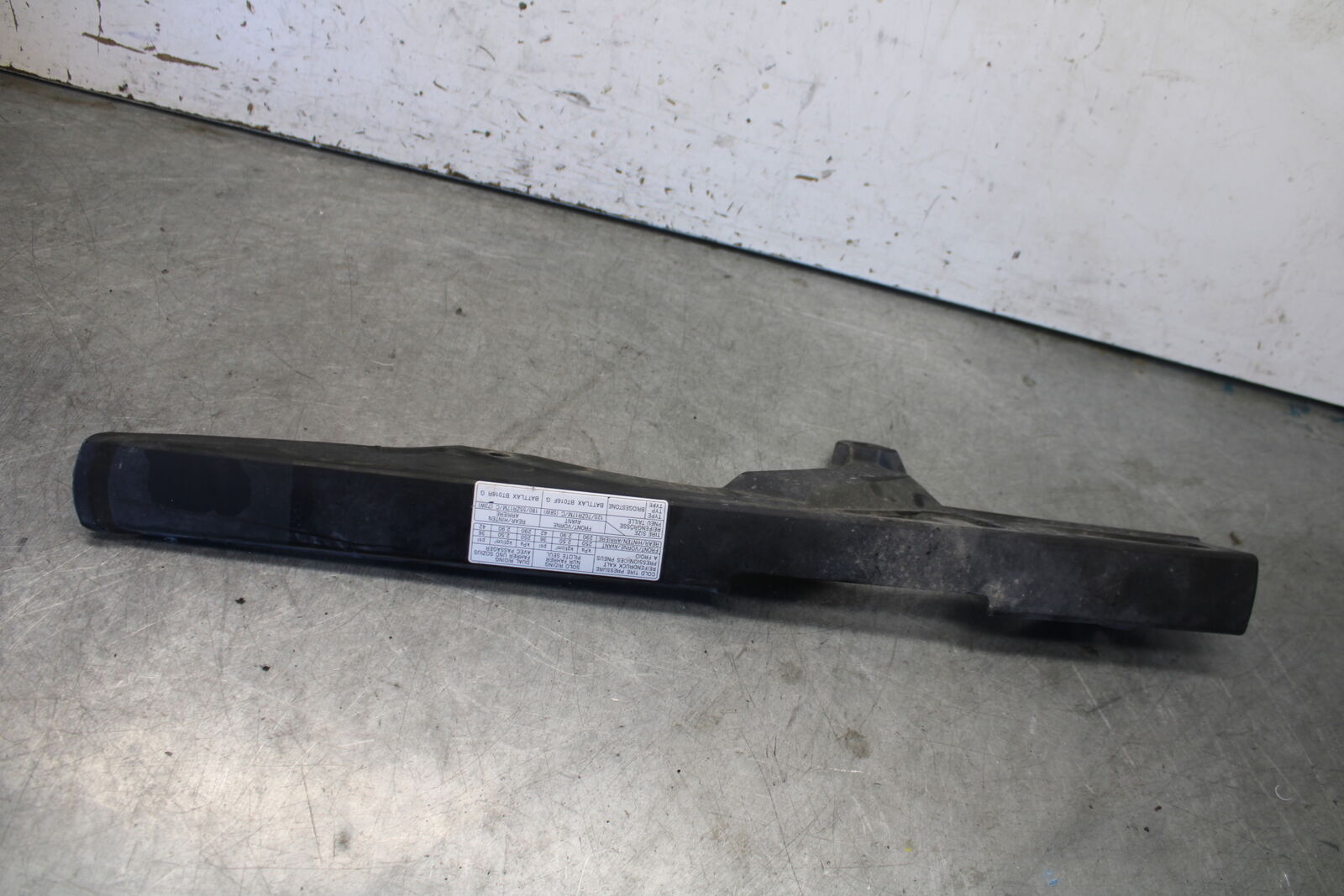 11-24 SUZUKI GSXR750 REAR BACK DRIVE CHAIN GUARD COVER SHIELD  BB687