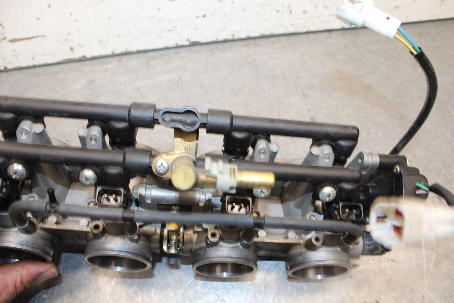 05-06 SUZUKI GSXR1000 MAIN FUEL INJECTORS / THROTTLE BODIES 13405-41G00 BB677