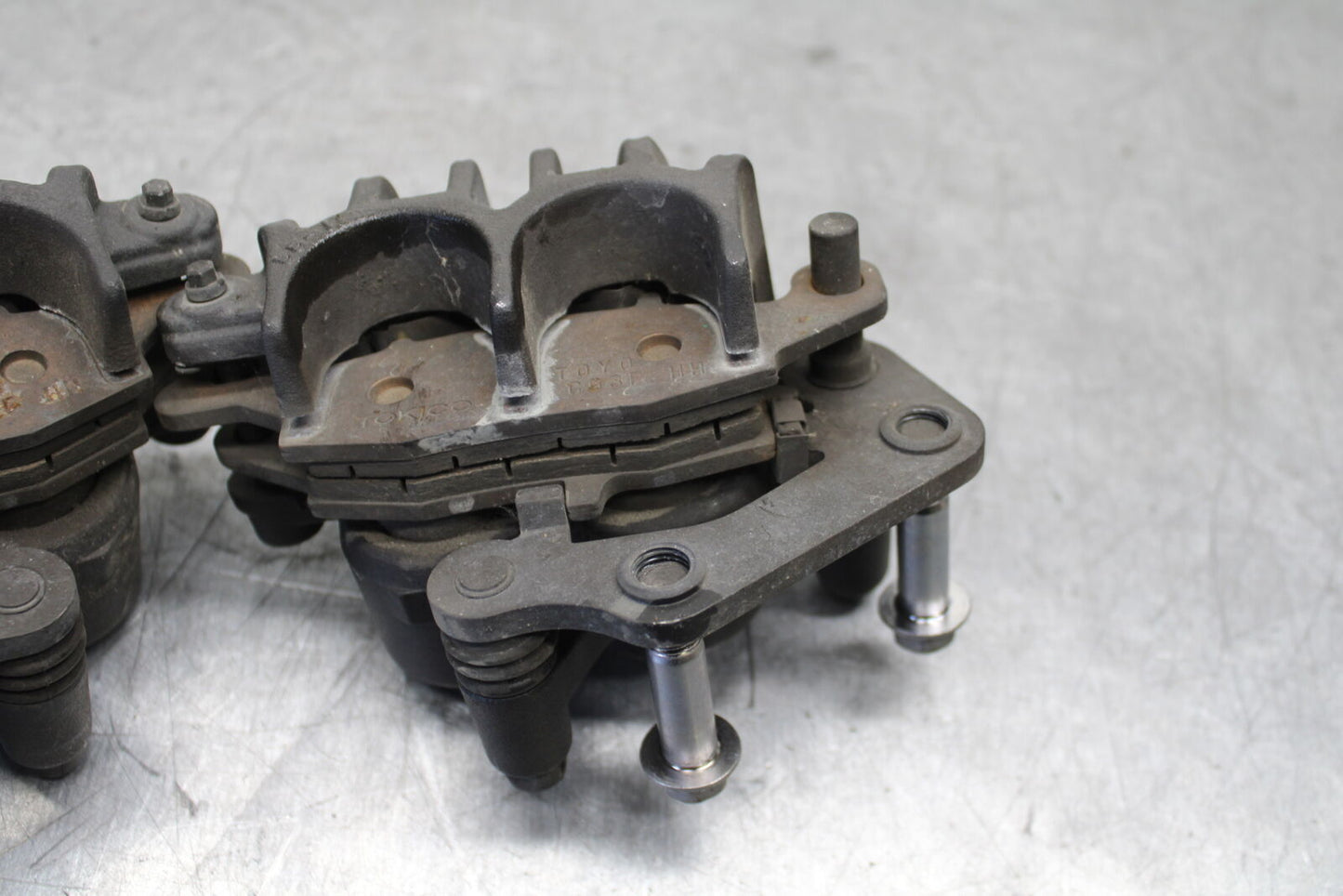 12-17 KAWASAKI ER-6N Z650 RIGHT LEFT FRONT BRAKE CALIPER SET PAIR CALIPERS BB709