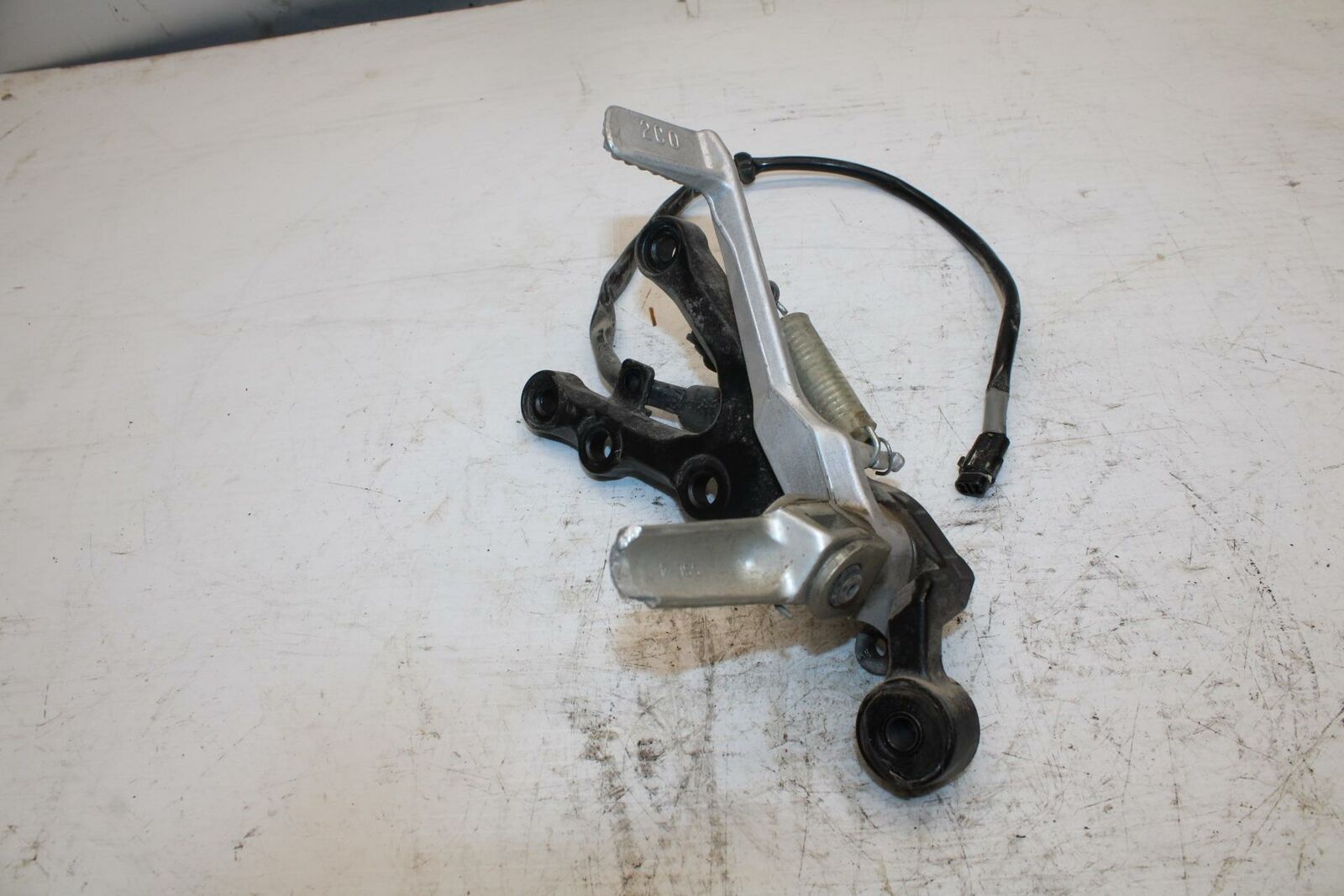 08-17 YAMAHA YZF R6 RIGHT REARSET REAR SET DRIVER FOOT PEG REST STOP BB354
