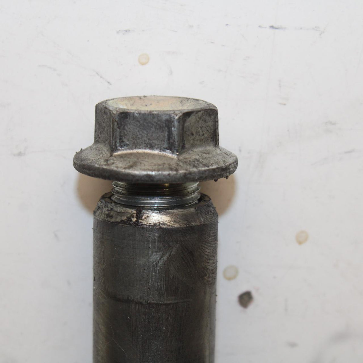 06-07 SUZUKI GSXR750 FRONT WHEEL RIM AXLE PIVOT BOLT 54711-41G00 BB645
