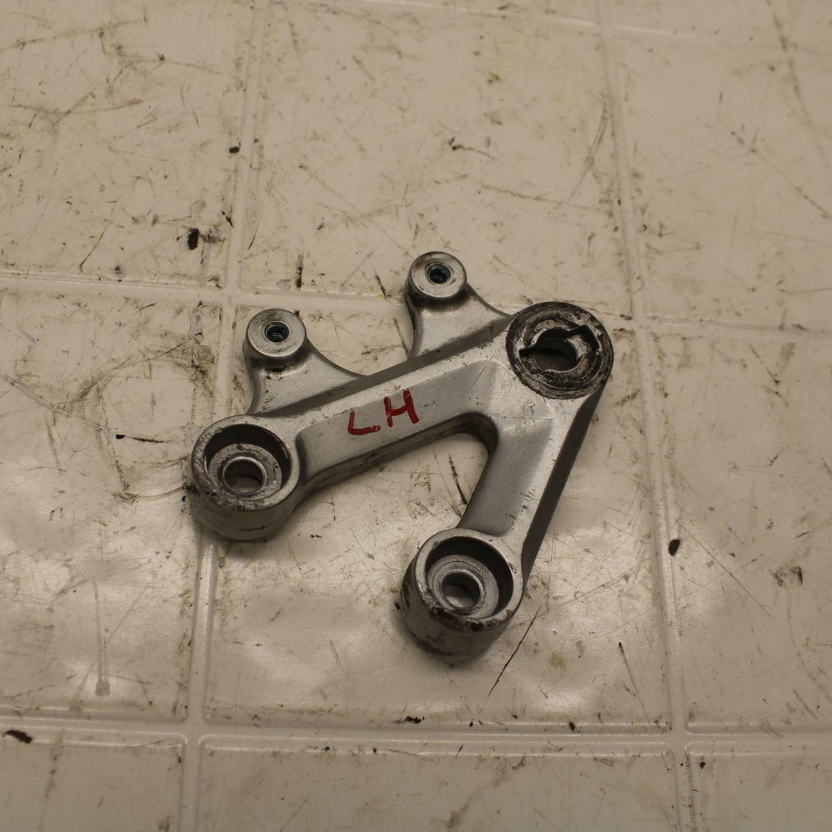 04-05 SUZUKI GSXR750 LEFT REARSET REAR SET DRIVER FOOT PEG REST STOP BB11