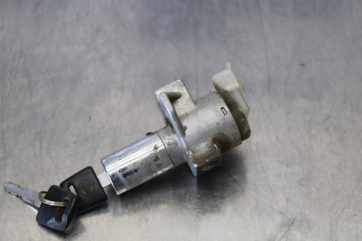 76-77 HONDA GOLDWING 1000 IGNITION LOCK W KEYS BB171