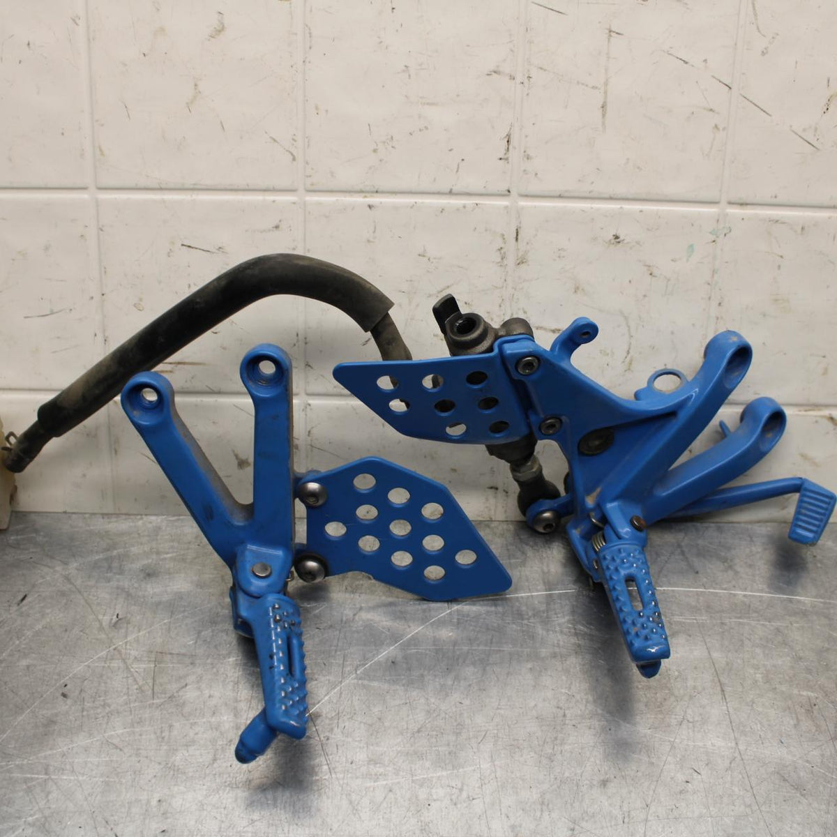 2007 Honda CBR600RR RIGHT LEFT REARSETS REAR SET DRIVER FOOT PEGS  BB596