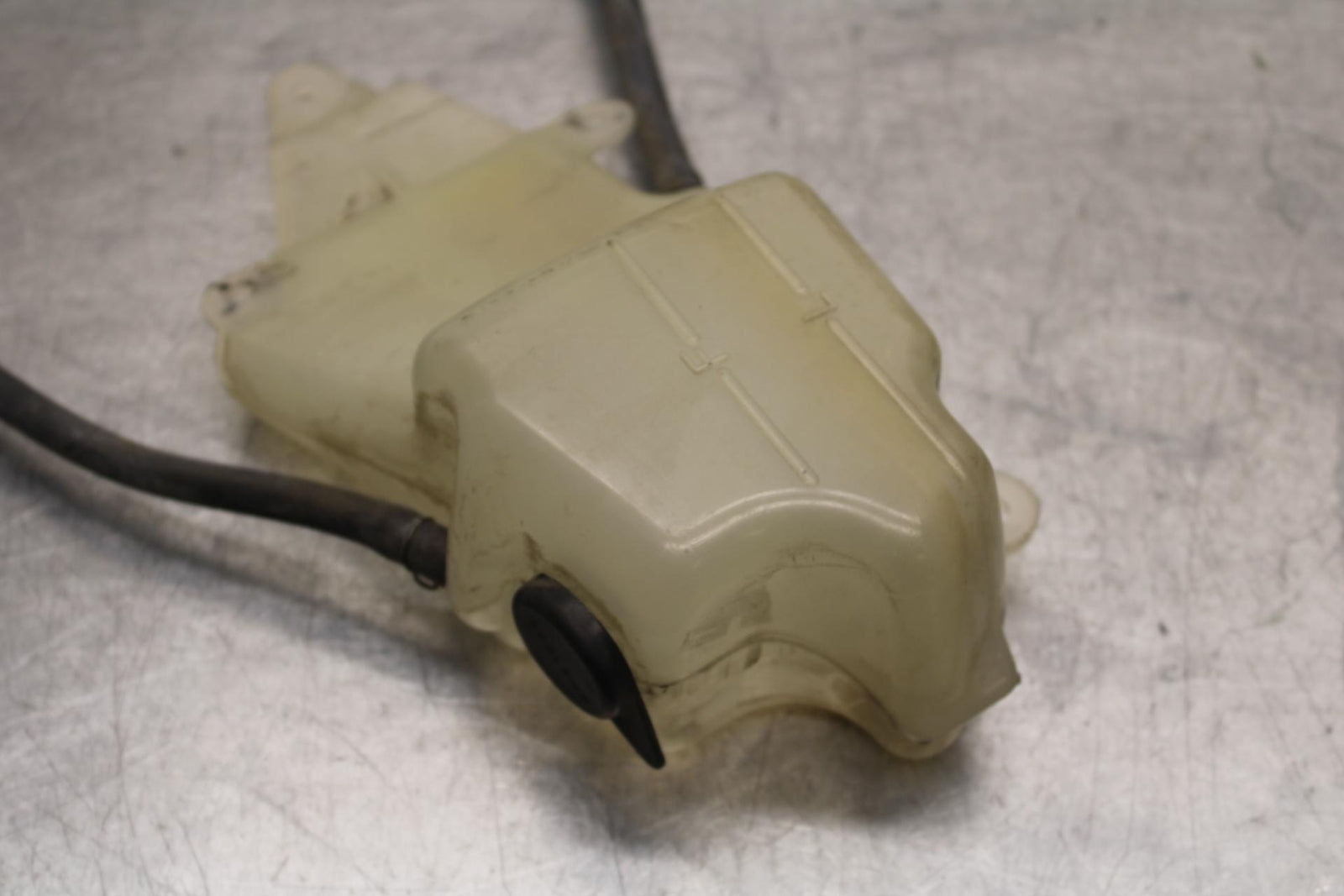 2005 Kawasaki Vulcan 1600 VN1600A COOLANT WATER TANK RESERVOIR BOTTLE BB574