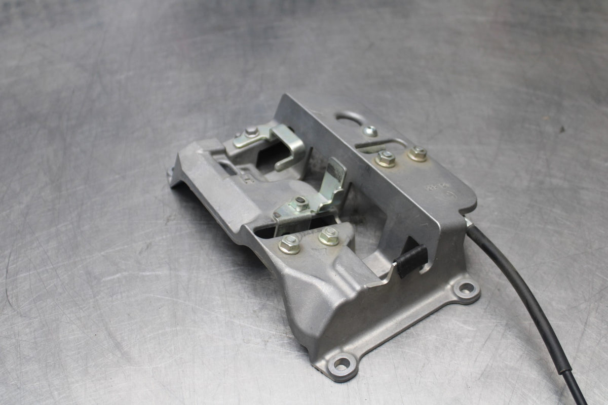 15-17 YAMAHA FJ09 REAR PASSENGER SEAT LATCH LOCK ASSEMBLY BB906