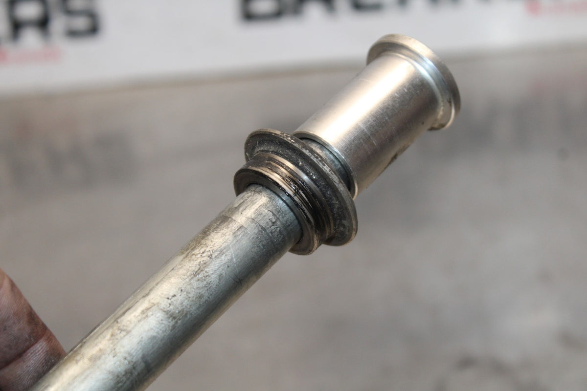 04-05 KAWASAKI NINJA ZX10R FRONT WHEEL RIM AXLE PIVOT BOLT BB931