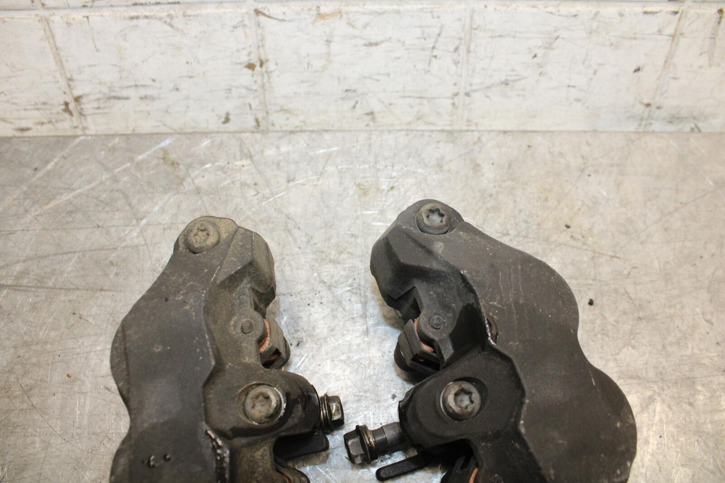 2007 Suzuki GSXR600 RIGHT LEFT FRONT BRAKE CALIPER SET PAIR CALIPERS BB540