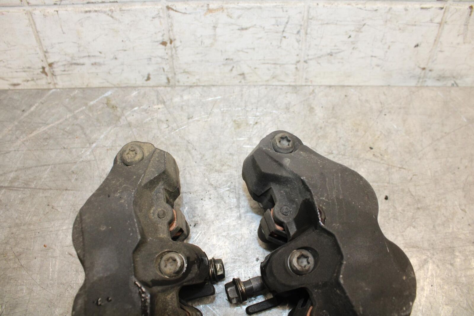 2007 Suzuki GSXR600 RIGHT LEFT FRONT BRAKE CALIPER SET PAIR CALIPERS BB540