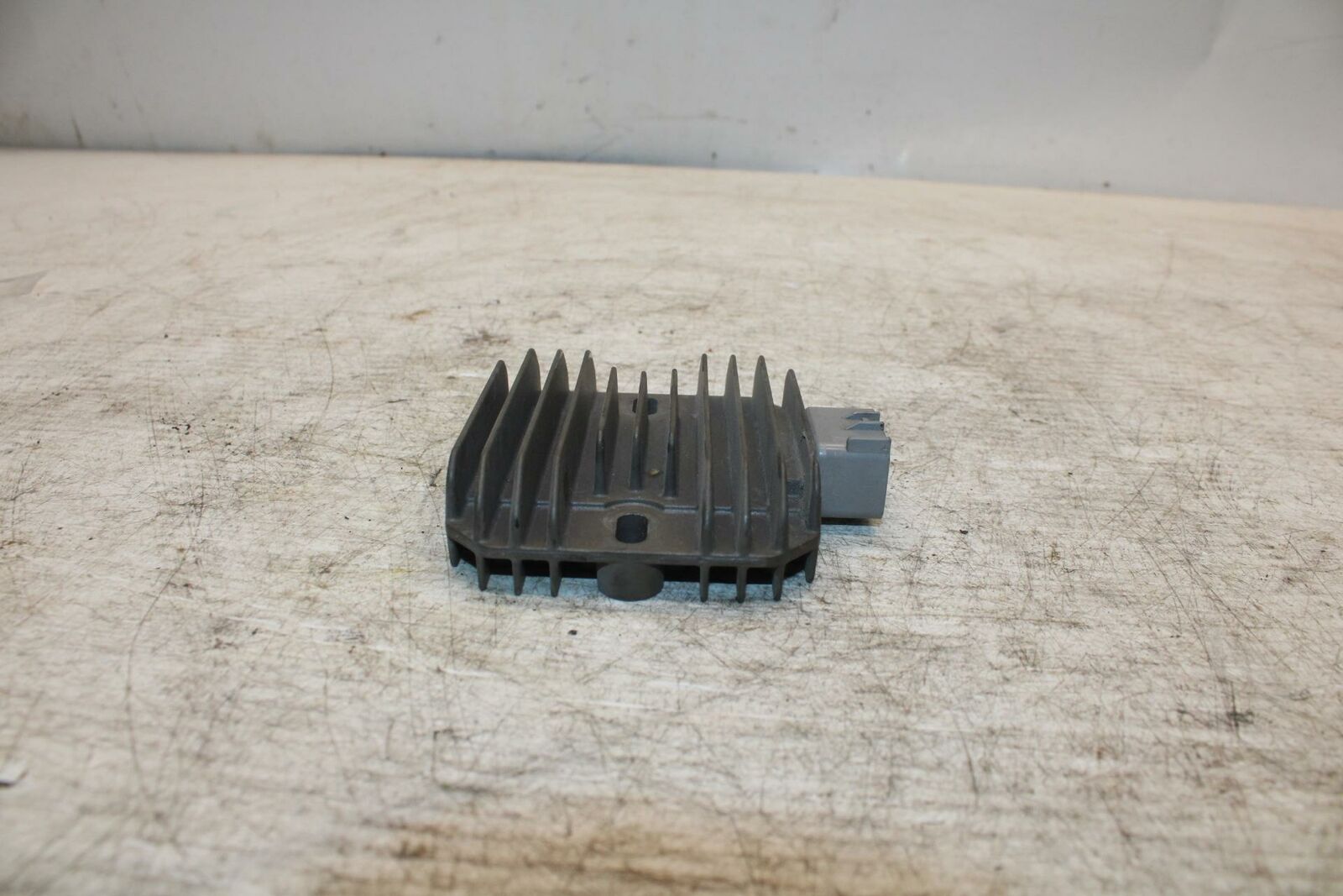 12-13 KAWASAKI EX300 NINJA RECTIFIER VOLTAGE REGULATOR BB373