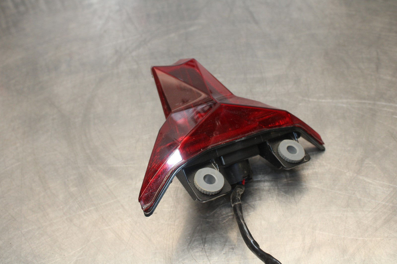 18-23 KAWASAKI NINJA 400 EX400 ABS REAR TAIL TAILLIGHT BACK BRAKE LIGHT BB177