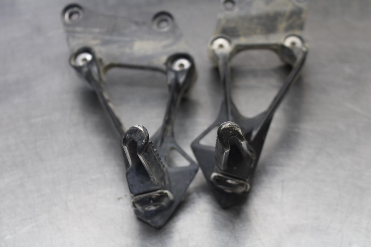 08 KAWASAKI ZX6R REAR BACK PASSENGER PEG SET PAIR BB896