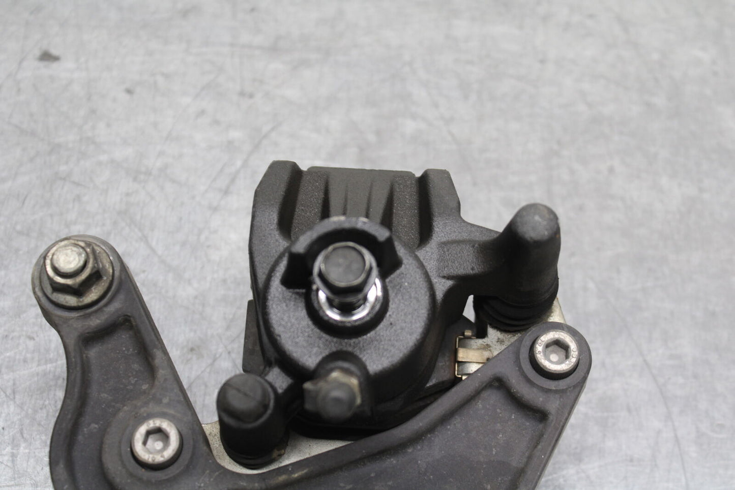 12-13 KAWASAKI Z1000 REAR BACK BRAKE CALIPER W MOUNT BRACKET BB743