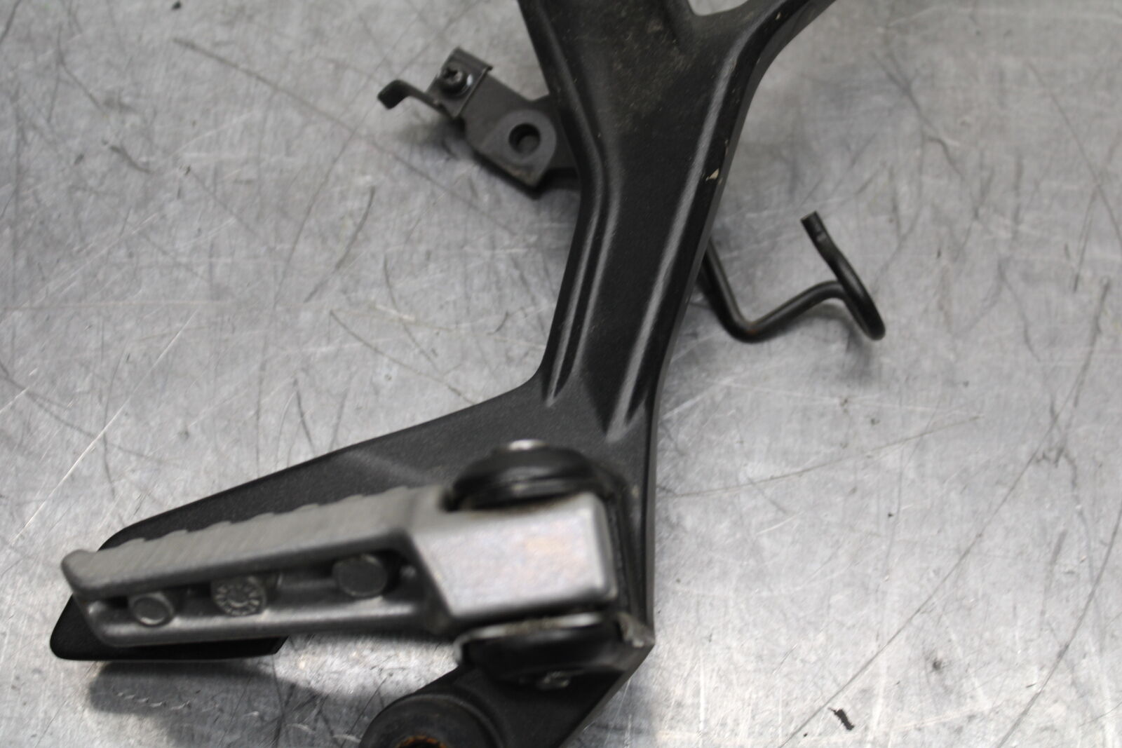 19-22 KAWASAKI Z400 REAR BACK PASSENGER PEG SET PAIR BB738