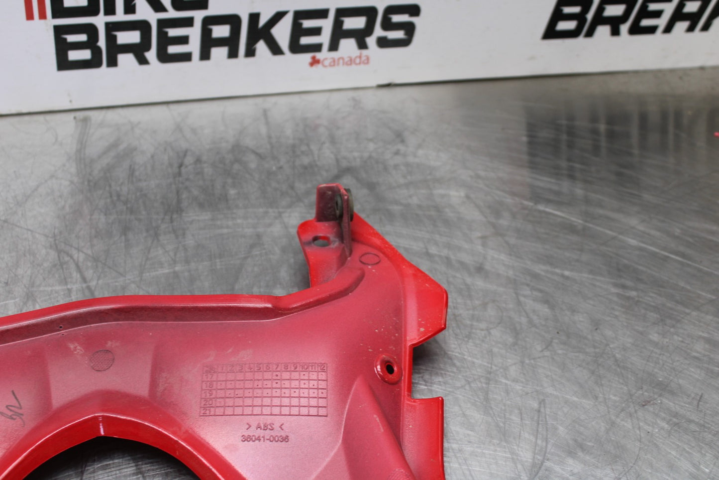 18-23 KAWASAKI NINJA 400 EX400 ABS CENTER REAR BACK TAIL FAIRING COWL BB177