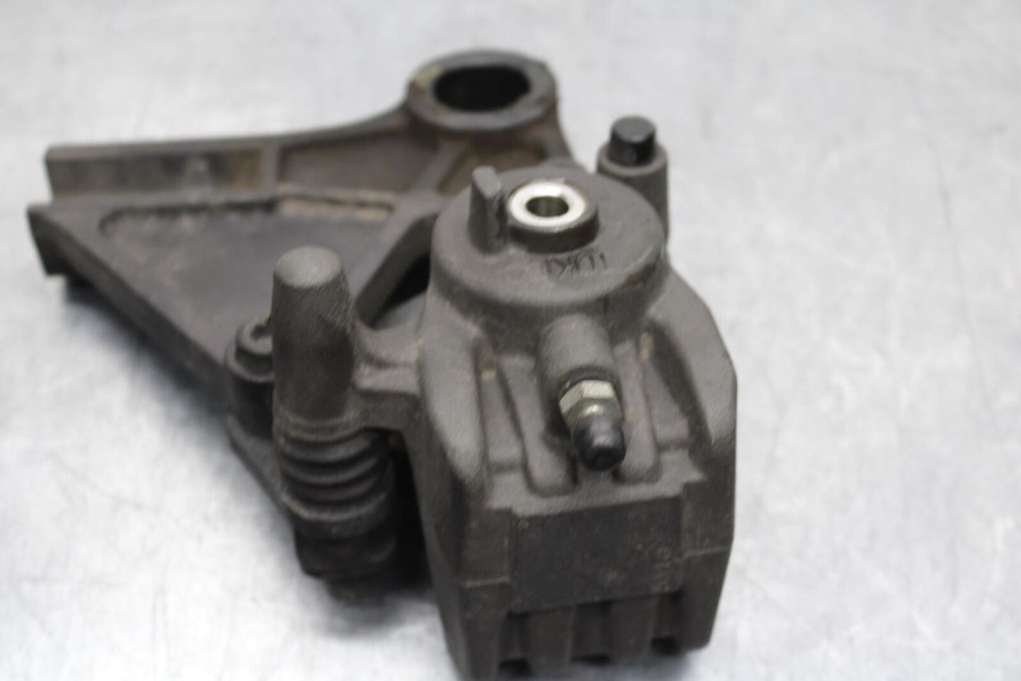 2011 Kawasaki Ninja ZX6R ZX600R REAR BACK BRAKE CALIPER W MOUNT BRACKET BB587