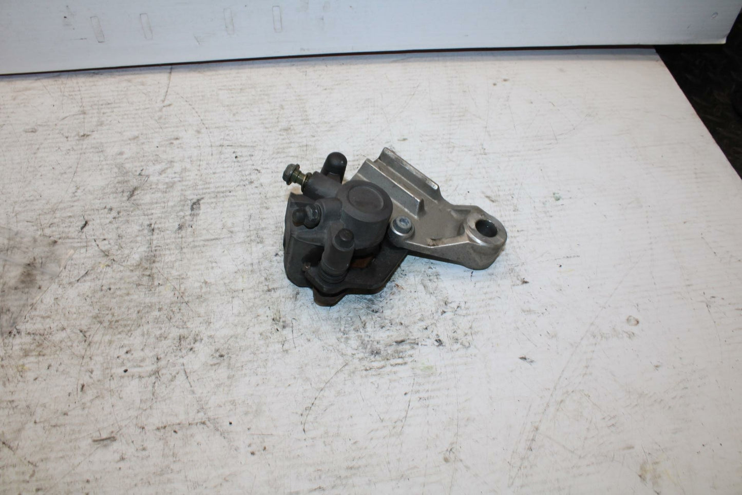 90-07 KAWASAKI ZZR 250 REAR BACK BRAKE CALIPER W MOUNT BRACKET BB298