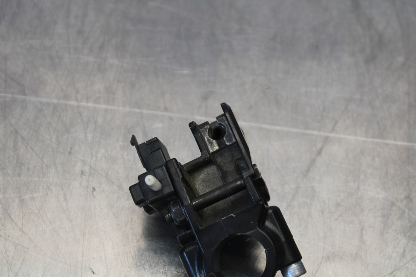 21 KAWASAKI NINJA ZX6R CLUTCH LEVER PERCH MOUNT BRACKET BB647