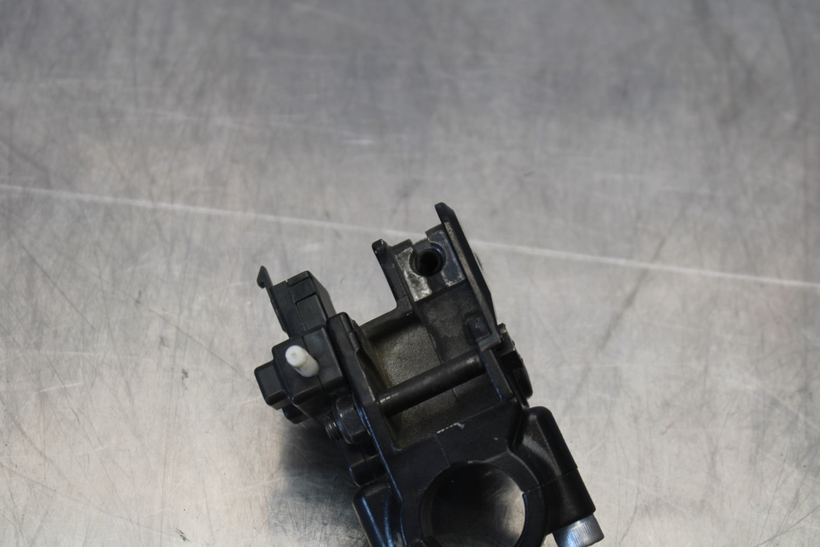 21 KAWASAKI NINJA ZX6R CLUTCH LEVER PERCH MOUNT BRACKET BB647