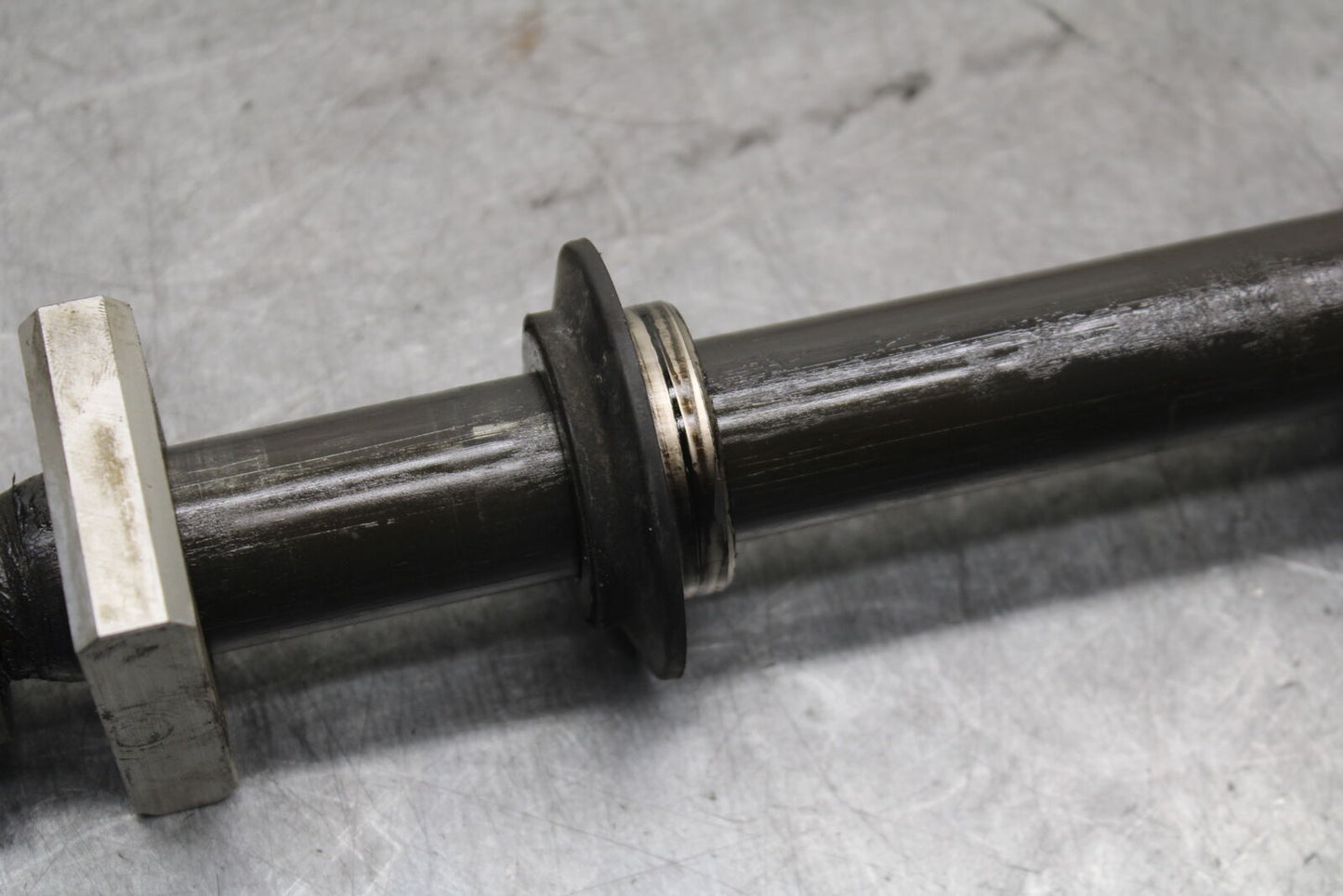 04-06 YAMAHA YZF R1 FRONT WHEEL RIM AXLE PIVOT BOLT 2C0-25181-00-00 BB659
