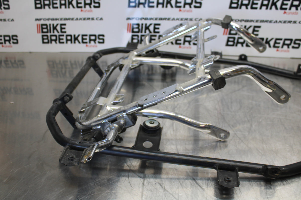 09 YAMAHA ROYAL STAR XVZ1300TF VENTURE SADDLEBAG SUB FRAME STAY MOUNTS BB151